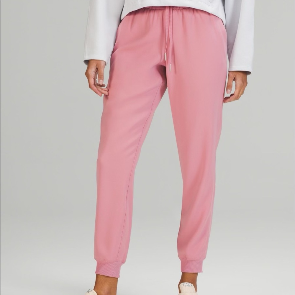 NWT Lululemon On the Fly Jogger *Woven Size 12 Pink Taupe